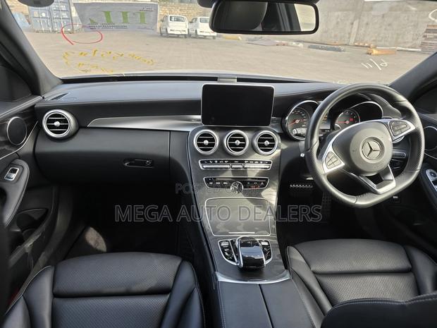 Mercedes-Benz C200 2018 Blue