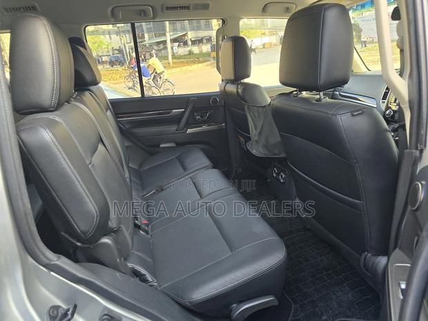 Mitsubishi Pajero 2018 Silver