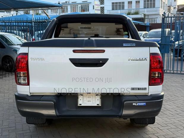 Toyota Hilux 2020 Off white