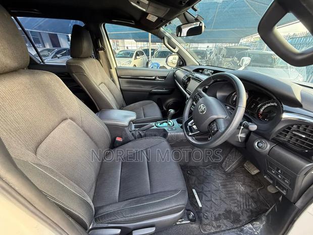 Toyota Hilux 2020 Off white