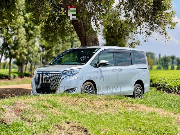 Toyota Esquire 2018 Silver