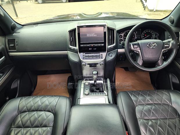 Toyota Land Cruiser 4.6 V8 ZX 2017 Black