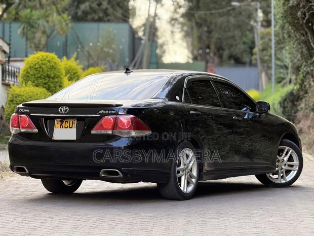 Toyota Crown 2012 Black
