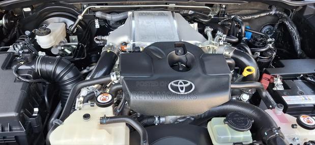 Toyota Hilux 2020 Black