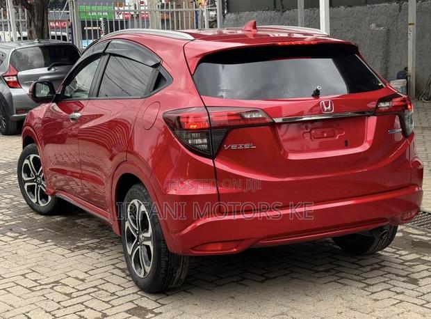 Honda Vezel 1.5 Hybrid 2WD 2018 Red