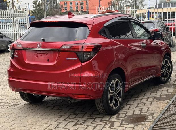Honda Vezel 1.5 Hybrid 2WD 2018 Red