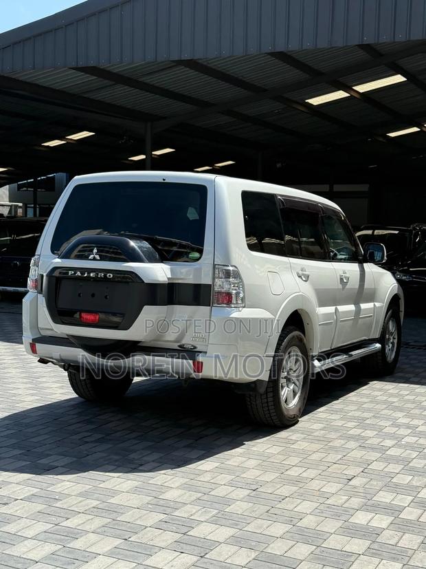 Mitsubishi Pajero 2018 White