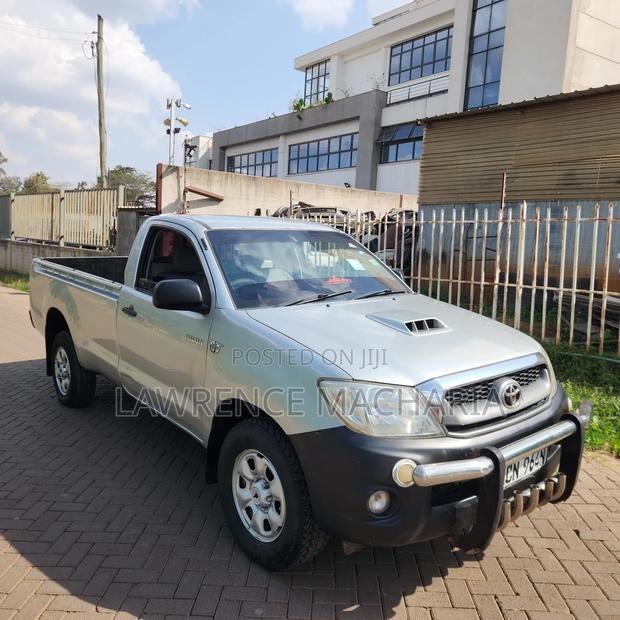 Toyota Hilux 2010 Silver
