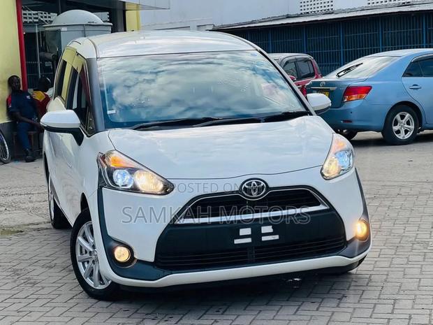 Toyota Sienta 2019 White