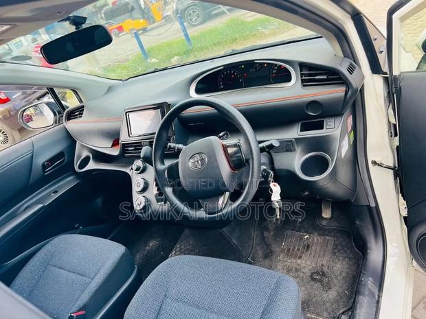 Toyota Sienta 2019 White