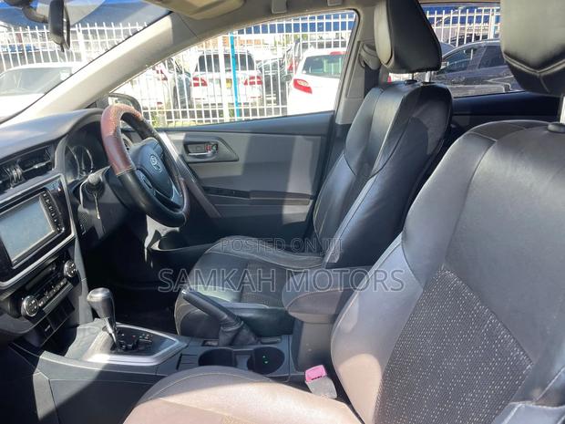 Toyota Auris 2014 Purple