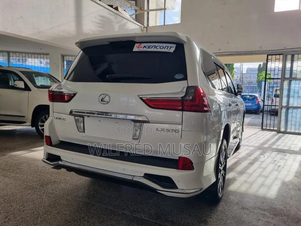 Lexus LX 570 AWD 2020 White