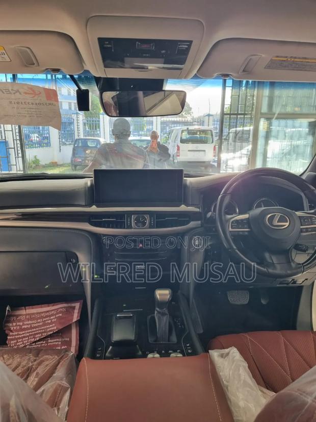 Lexus LX 570 AWD 2020 White