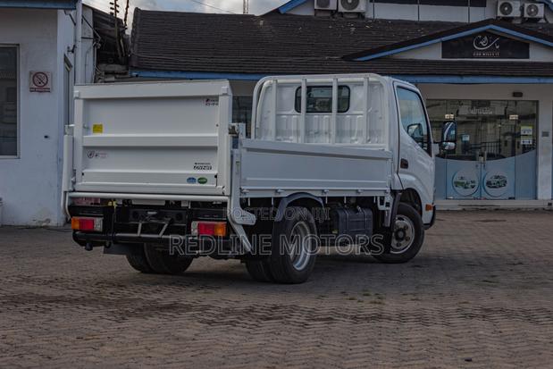 Toyota Dyna 2018 White