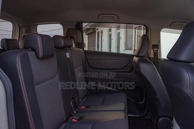 Toyota Sienta 1.5 Hybrid FWD 2018 Off white