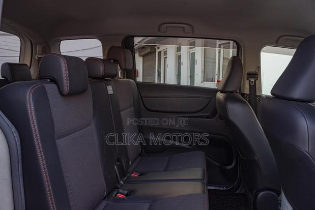 Toyota Sienta 1.5 Hybrid FWD 2018 Off white