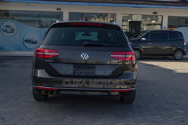 Volkswagen Passat 2.0T S 2018 Green