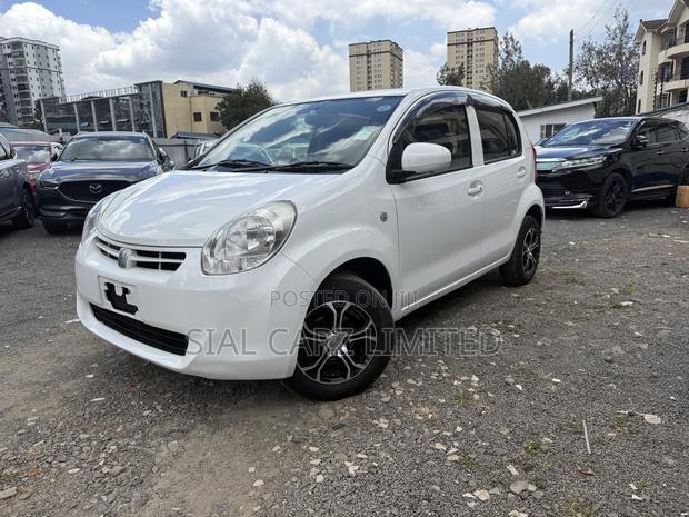 Toyota Passo 1.0 AWD 2013 White