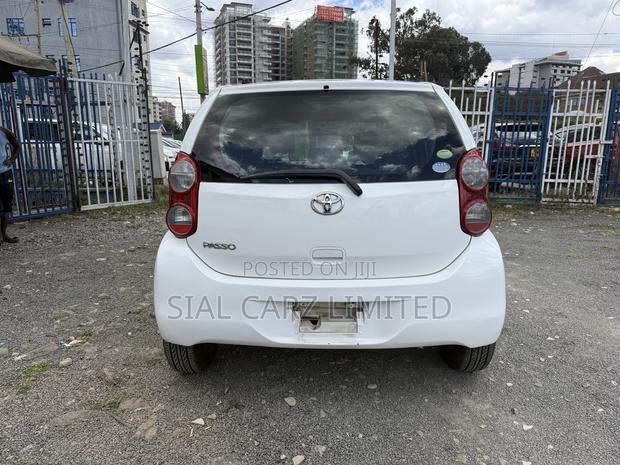 Toyota Passo 1.0 AWD 2013 White