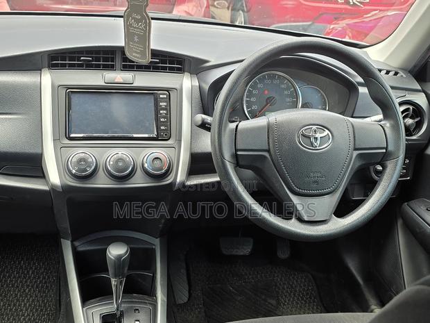 Toyota Corolla Fielder 2018 Silver