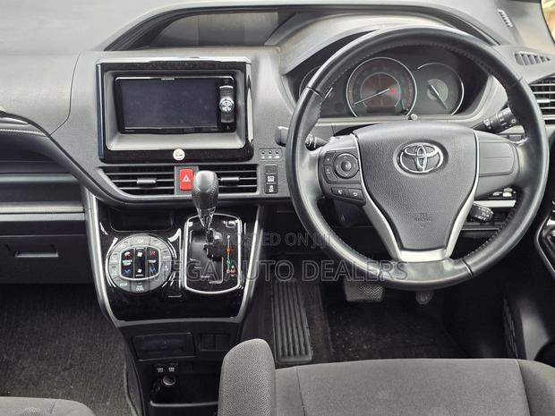 Toyota Esquire 2018 Black
