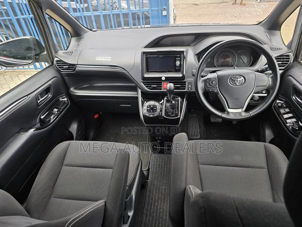 Toyota Esquire 2018 Black