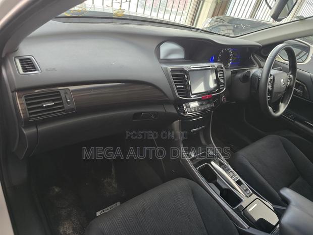 Honda Accord 2018 White