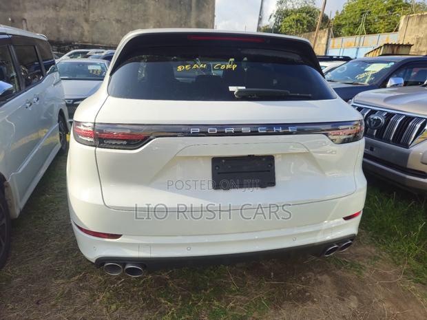 Porsche Cayenne 2019 White