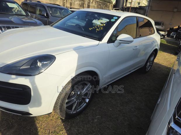 Porsche Cayenne 2019 White