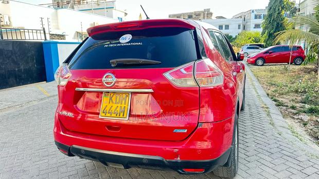 Nissan X-Trail 2.0 Petrol AWD 2014 Red