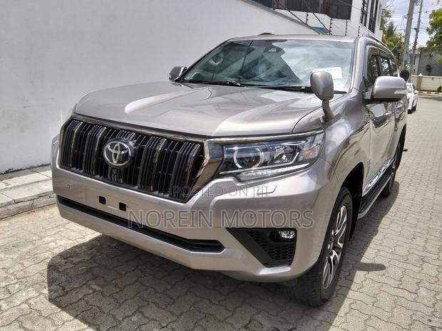 Toyota Land Cruiser Prado 2022 Silver