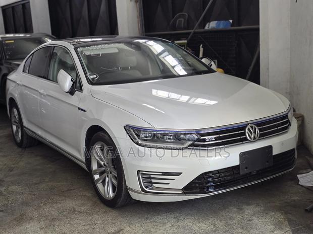 Volkswagen Passat 2018 White