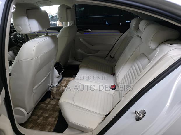 Volkswagen Passat 2018 White
