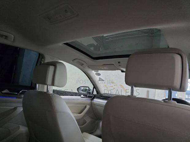 Volkswagen Passat 2018 White