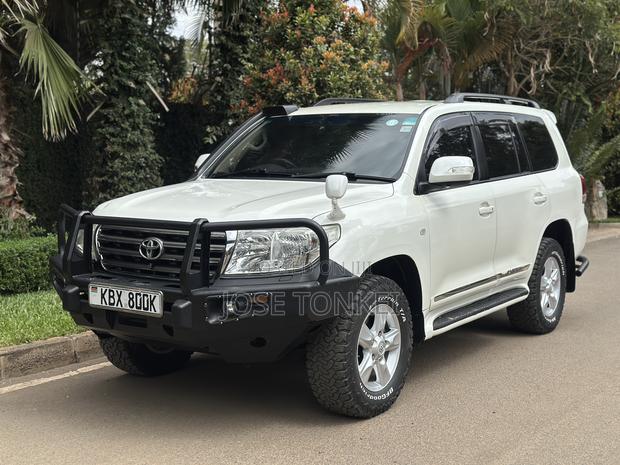 Toyota Land Cruiser 2007 White