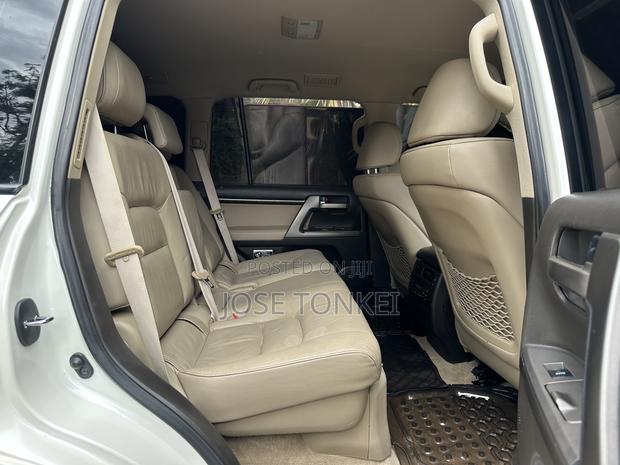 Toyota Land Cruiser 2007 White