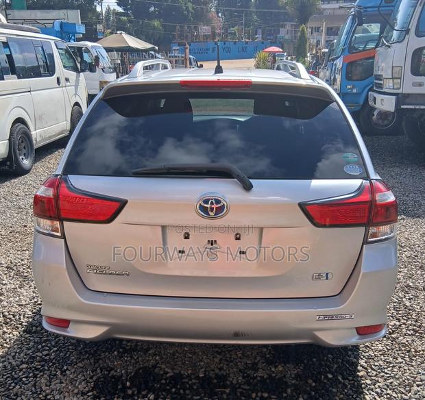 Toyota Corolla Fielder 2017 Silver