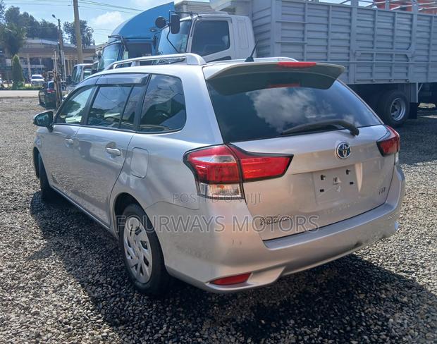 Toyota Corolla Fielder 2017 Silver