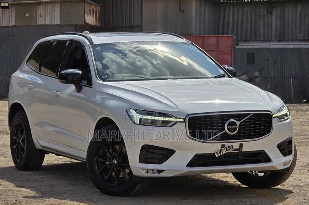 Volvo XC60 T5 R-Design AWD 2019 White