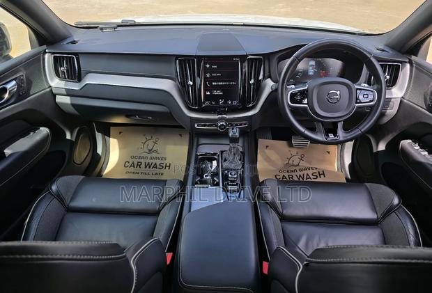 Volvo XC60 T5 R-Design AWD 2019 White