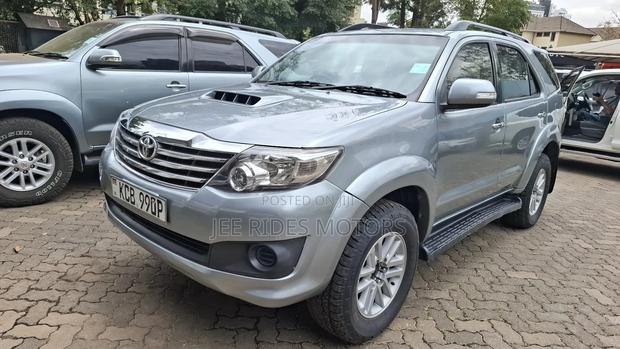 Toyota Fortuner 3.0 D AWD 2014 Silver