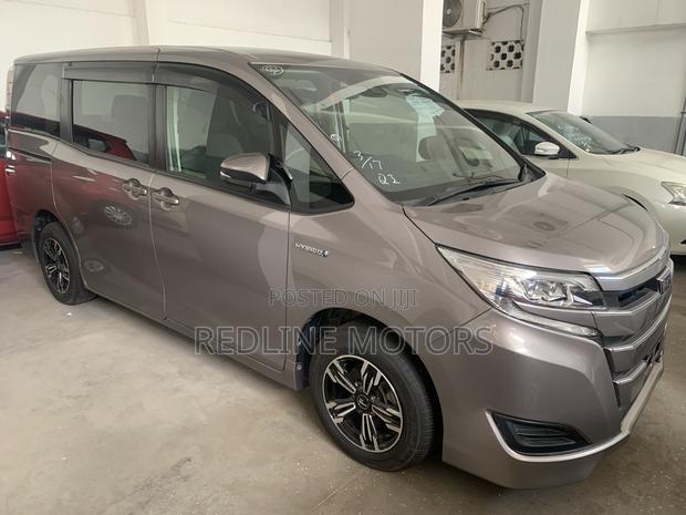 Toyota Noah 1.8 FWD Hybrid (7 seater) 2018 Ivory