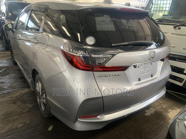 Honda Fit Shuttle 1.5 Hybrid 2WD 2018 Silver