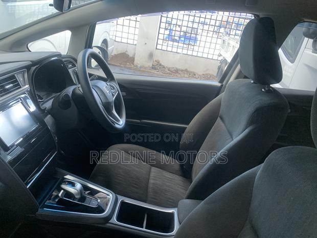 Honda Fit Shuttle 1.5 Hybrid 2WD 2018 Silver