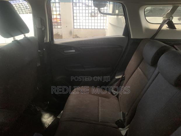 Honda Fit Shuttle 1.5 Hybrid 2WD 2018 Silver