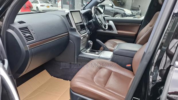 Toyota Land Cruiser 4.6 V8 ZX 2018 Black