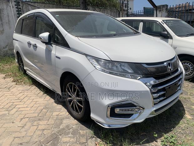 Honda Odyssey 2.0 Hybrid (7 seater) 2017 White