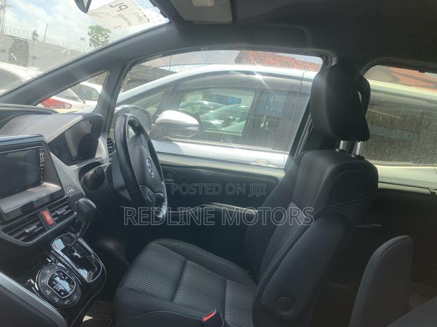 Toyota Voxy 2018 Green
