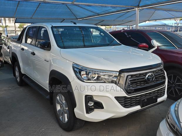 Toyota Hilux 2018 White