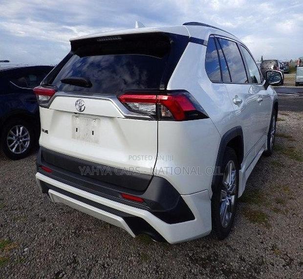Toyota RAV4 XLE Premium AWD 2019 Pearl